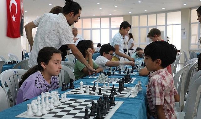 Aydın Büyükşehir Belediyesi kültür merkezlerinin düzenlediği Klâsik Satranç Turnuvası bu yıl da heyecan dolu anlara sahne oldu