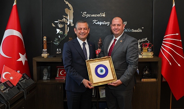 Bir kadro temaslar için Ankara’ya giden Menderes Belediye Başkanı İlkay Çiçek, CHP Genel Lideri Özgür Özel ile bir ortaya geldi