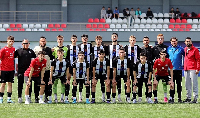 Burhaniye Belediyespor U-18 Grubu, Türkiye Şampiyonası’na son 24 çeşidinde veda etti