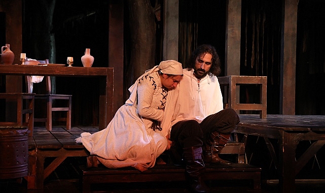 İstanbul Büyükşehir Belediyesi Kent Tiyatroları 28. Bedia Muvahhid Mükafatı, 38. Genç Günler açılış gecesinde sahibini buluyor