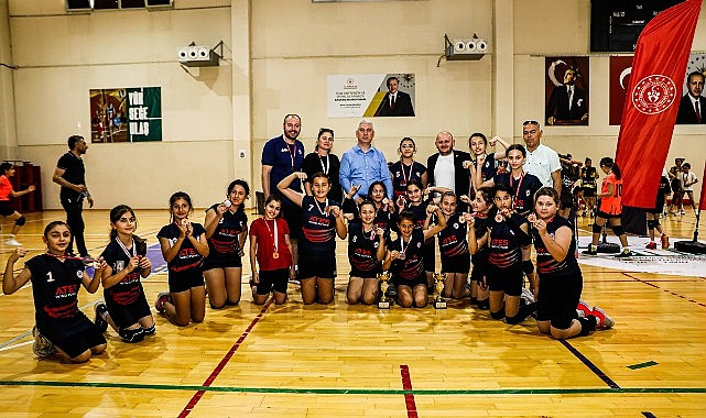 İzmir’de birinci kere yapılan Aliağa’nın mesken sahipliğinde düzenlenen Kuzey Ege Spor Oyunları’na Bergama damga vurdu