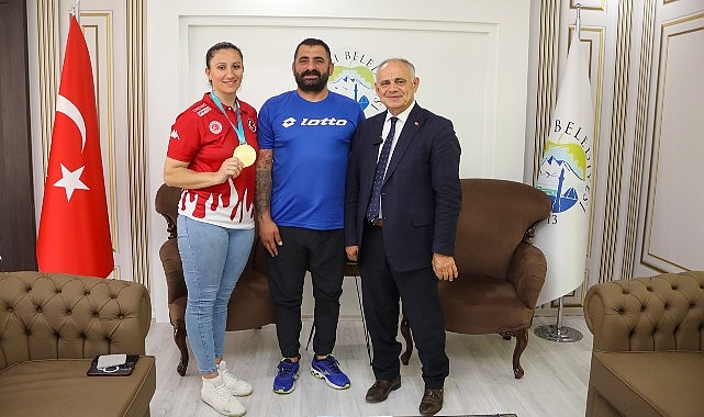 Şampiyon Atletten Lider Öztürk’e Ziyaret