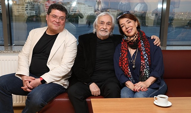 Türkiye’nin en uzun soluklu gençlik şenliği Genç Günler’in 38.’sinde, Harbiye Muhsin Ertuğrul Sahnesi’nde söyleşi konuğu Müjdat Gezen’di