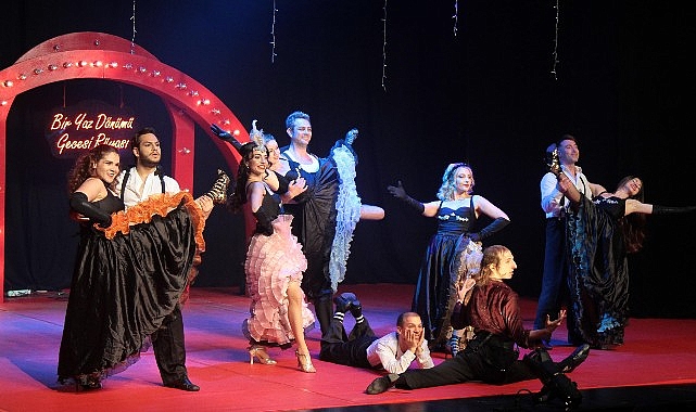 ‘Bir Yaz Dönümü Gecesi Düşü Müzikali’ ne ağır ilgi