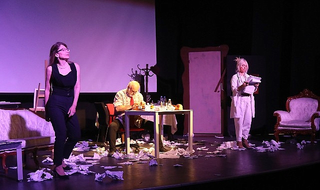 Çankaya Belediyesi Semt Tiyatroları Oran Semt Tiyatrosu, Aklımdaki Bayanlar isimli oyunu Yaşar Kemal Kültür Merkezi’nde sahneledi