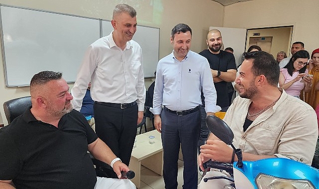 Gölcük Belediyesi Manisiz Hayat Merkezi’ndeki kurslarda eğitim gören özel bireylerin el emeği eserlerinden oluşan stant düzenlenen merasimle açıldı