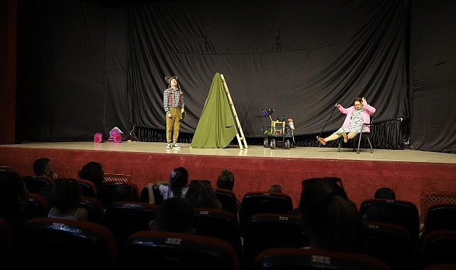 İzmir Kent Tiyatroları Bandırma’da sahne aldı