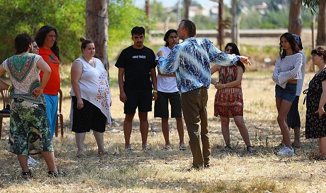 17. Milletlerarası Türkiye Tiyatro Buluşması tiyatro oyunları, söyleşiler ve konserlerin yanı sıra atölyelerle de devam etti