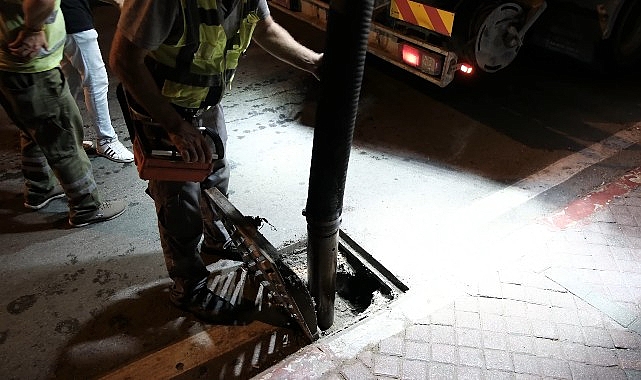 ASAT takımları yağmur suyu çizgilerini temizliyor