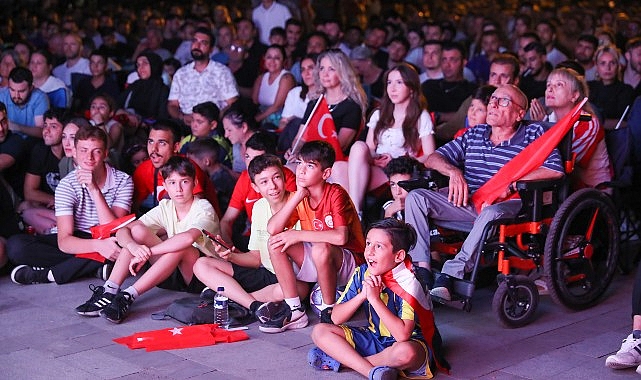 Buca çeyrek final uğraşını dev ekranda izleyecek