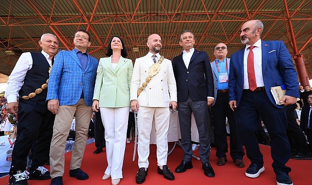 CHP Genel Başkanı Özgür Özel Ekrem İmamoğlu ile birlikte, tarihi Kırkpınar Yağlı Güreşleri’ne 663’ncü defa konut sahipliği yapan Edirne’yi ziyaret etti