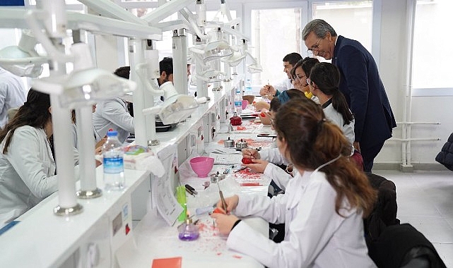 Ege Üniversitesi diş tabibi adaylarını bekliyor