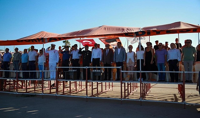 İskele Yat Limanı’nda düzenlenen merasimden sonra klâsik olarak düzenlenen yağlı direk, ördek yakalama ve yüzme yarışlarına halkın ilgisi ağır oldu