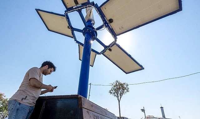 İzmir’de güneş ağaçları ile şarj periyodu başladı