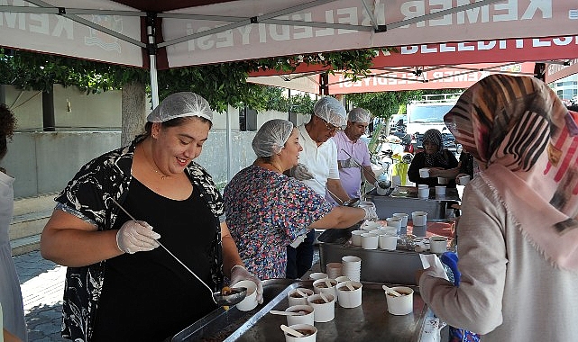 Lider Topaloğlu’ndan aşure ikramı