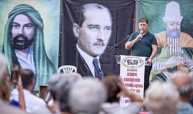 Lider Tugay Örnekköy’de aşure dağıttı