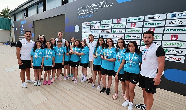 Nevşehir Belediyesi U13 Sutopu Grubu katıldığı Türkiye Şampiyonasında üçüncü olmayı başarırken atletlerimiz En Çok Gol Atan Oyuncu ve En Yeterli Kaleci ödüllerinin de sahibi oldu