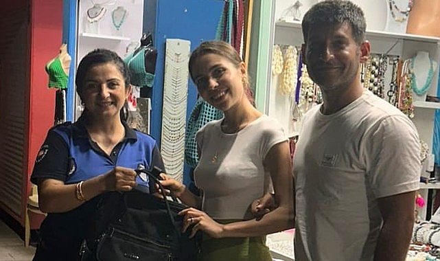 Zabıta grupları kaybolan çantayı sahibine teslim etti