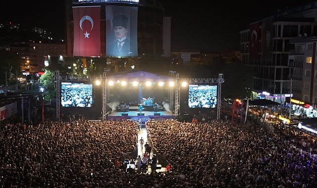 Aydın, Ulu Başkan Gazi Mustafa Kemal Atatürk önderliğinde kazanılan büyük zaferin 102. yıldönümü büyük bir coşkuyla kutladı