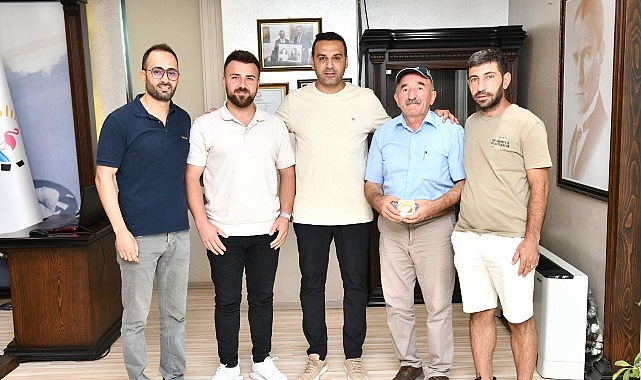 Çiğli Belediyesi Emekçileri Buldukları Altını Sahibine Ulaştırdı