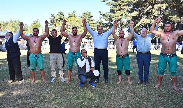 İznik, Elmalı Mahallesi Alıç Yaylası 5. Karakucak Güreşleri süper bir iştirak ve kıran kırana geçen gayretlere sahne oldu.