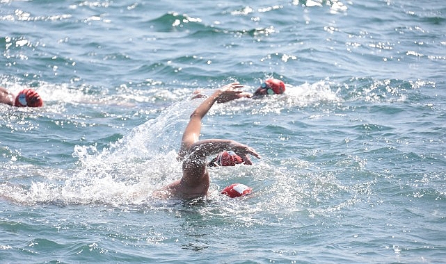 Kıtalararası Tek Yüzme Yarışına İBB’den Tam Takviye