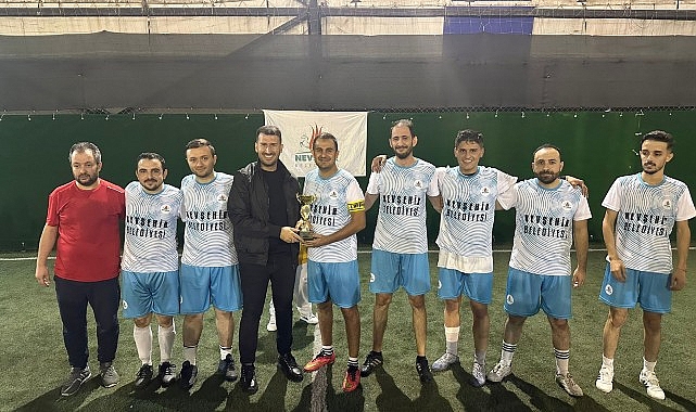 Nevşehir Belediyesi Gençlik ve Spor Hizmetleri Müdürlüğü tarafından düzenlenen Üniteler Ortası Futbol Turnuvası’nın şampiyonu İşletme ve İştirakler Müdürlüğü oldu.