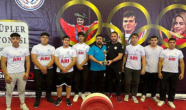 Nevşehir Belediyesi Gençlik ve Spor Kulübü Halter Grubu, Sivas’ta düzenlenen Yıldızlar Kulüpler Türkiye Halter Şampiyonası’nda kadro halinde beşinci oldu.