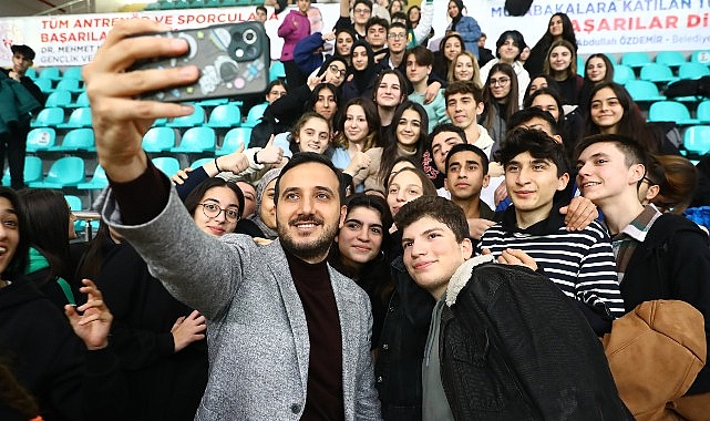 “Bağcılar Belediyesi’nden üniversite öğrencilerine 10 bin TL muvaffakiyet ödülü”