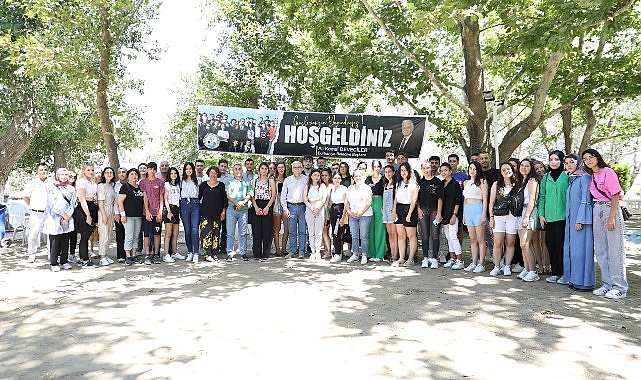 Burhaniye Belediyesi’nden üniversitelilere burs dayanağı.