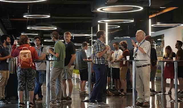 ‘Cosmic WISPers’in halka açık etkinliğinde kainatın karanlık yüzü konuşuldu