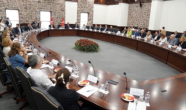 Egeli bilim insanlarının vazife aldığı İzmir Körfez Bilim Kurulu, acil hareket planı için toplandı