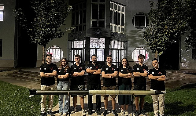 Egeli öğrencilerin tasarladığı roket TEKNOFEST kapsamında muvaffakiyetle fırlatıldı