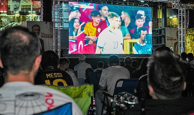 Keçiören’de ulusal maç coşkusu.