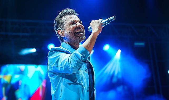 Kenan Doğulu, Bursalı hayranlarıyla buluştu.