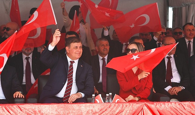 Lider Tugay 9 Eylül için ileti yayımladı “İzmir’in dağlarında her daim çiçekler açtıracağımıza kelam veriyorum”