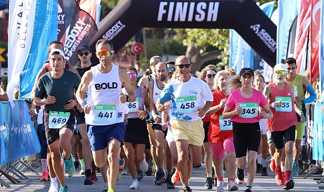 Memleketler arası Ayvalık Kurtuluş Yarı Maratonu koşuldu.