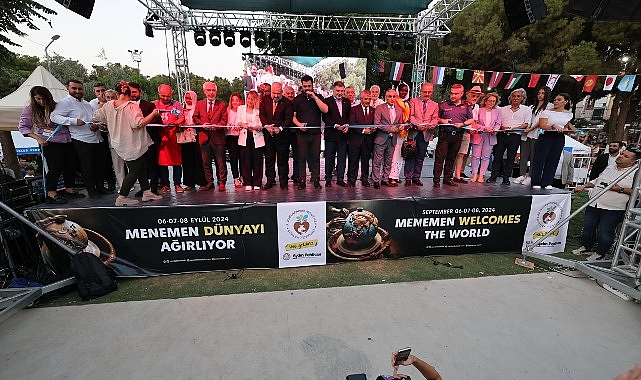 Menemen’in Memleketler arası Şenliğine Görkemli Açılış