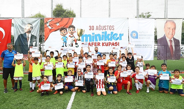 Minikler Zafer Turnuvasında cümbüş dolu anlar yaşadı