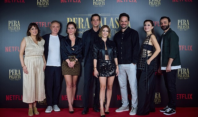 Netflix, “Pera Palas’ta Gece Yarısı” 2. dönem lansmanını takımın bir ortaya geldiği özel bir yemekle kutladı.