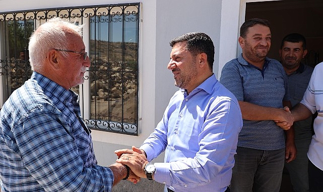 Nevşehir Belediye Başkanı Rasim Arı, Nevşehir Lale Sanayi Sitesi’nde mobilya kesiminde faaliyet gösteren esnaflarla bir ortaya geldi