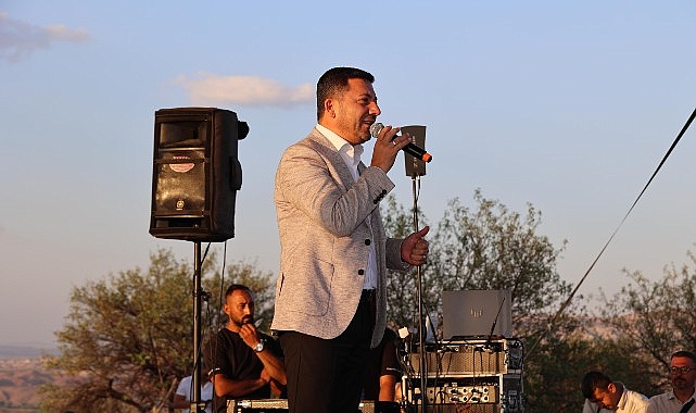 Nevşehir Belediye Başkanı Rasim Arı, Ürgüp ilçesinde düzenlenen “52. Memleketler arası Ürgüp Bağ Bozumu Festivali” programına katıldı.