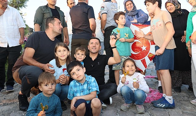 Nevşehir Belediyesi’nin Kayaşehir’de düzenlediği Uçurtma Şenliği renkli manzaralara sahne oldu