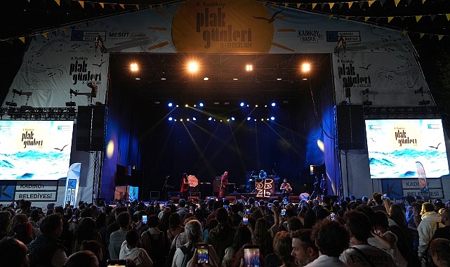 Plaklar sekizinci kere Kadıköy’de döndü