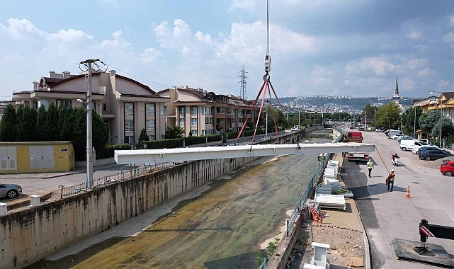 Yahya Kaptan’a yapılan yaya köprüsü sürat kazandı