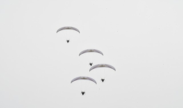 Katar Paramotor Milli Takımı’ndan Başkan Usta’ya Teşekkür Plaketi