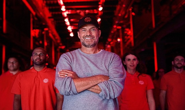 MediaMarkt’ın yeni kampanyasında Jürgen Klopp’tan yenilenmiş telefona destek!