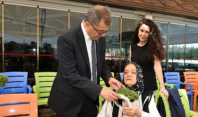 Alzheimer hastaları için Anneler Günü kutlaması