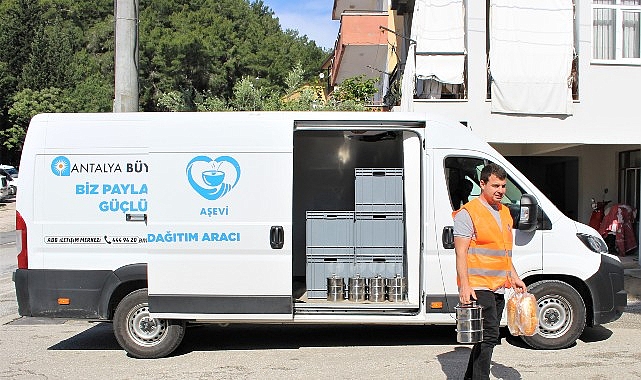 Büyükşehir Belediyesi Manavgat Aşevi ihtiyaç sahiplerinin yanında olmaya devam ediyor