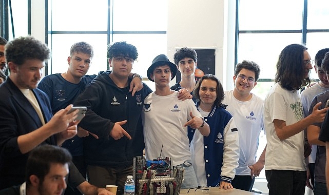 İBB Teknoloji Atölyesi Öğrencilerine Ödül